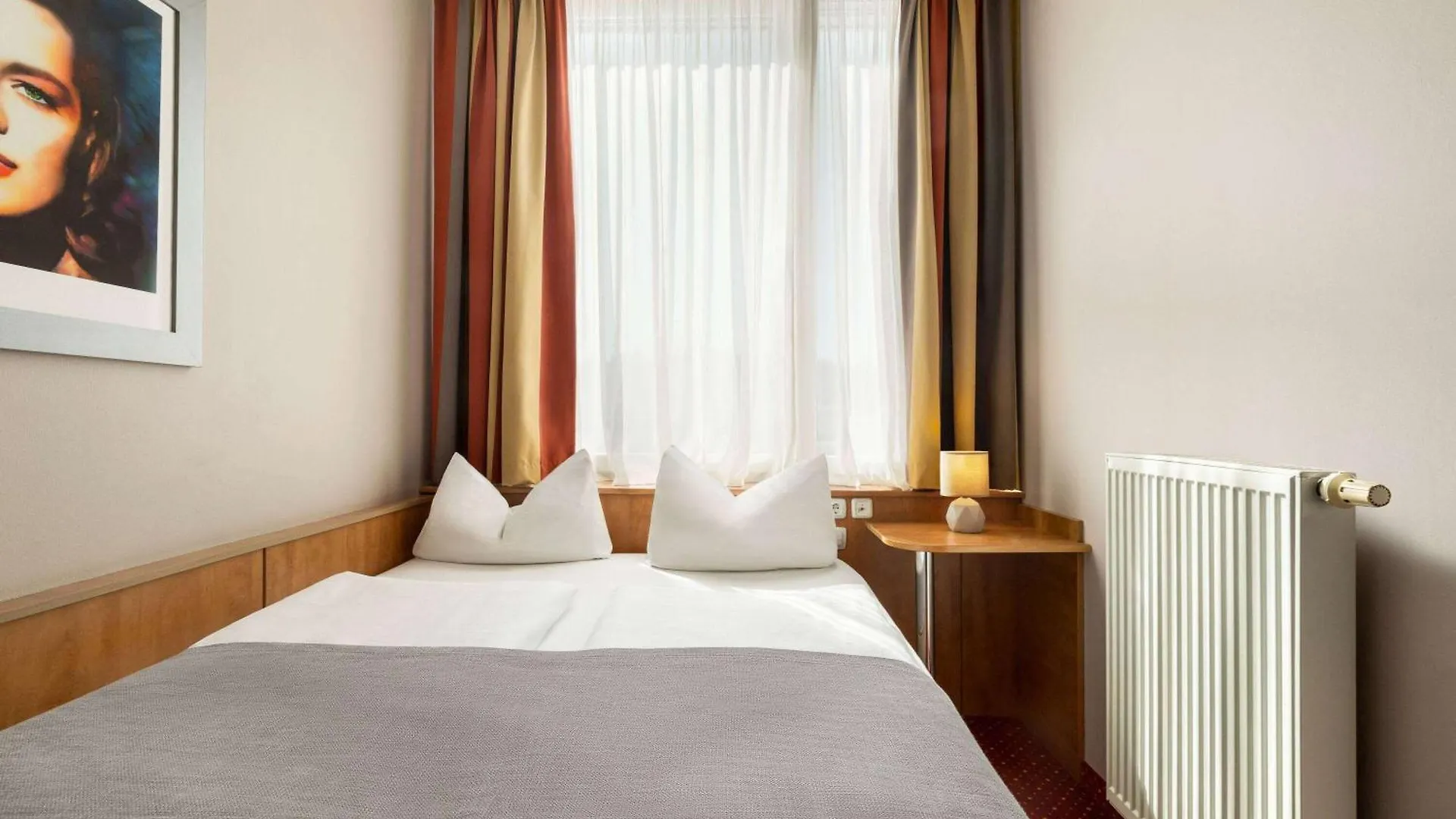 Amedia Express Passau, Trademark Collection By Wyndham contacts